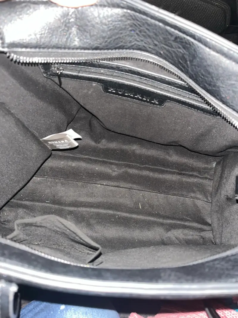 Bolso de cuero negro con logo H - 5