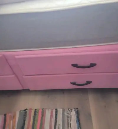Cama individual con cajones rosados - miniatura 2