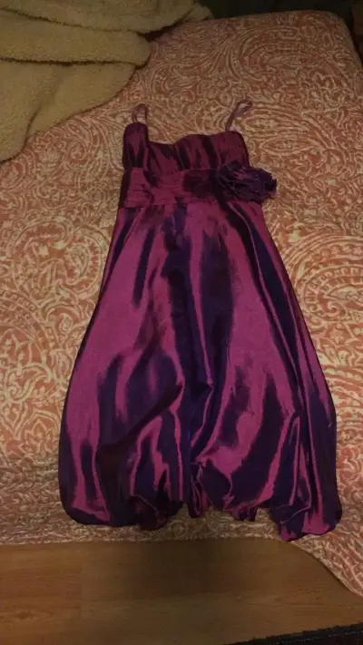 Vestido de fiesta morado con tirantes - miniatura 1