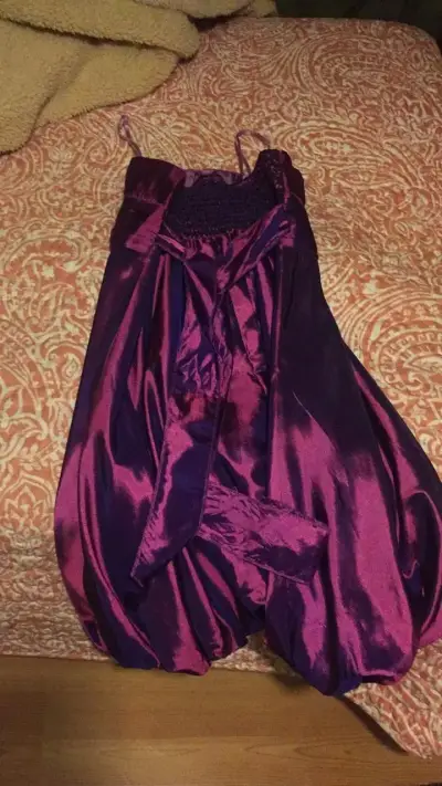 Vestido de fiesta morado con tirantes - miniatura 2
