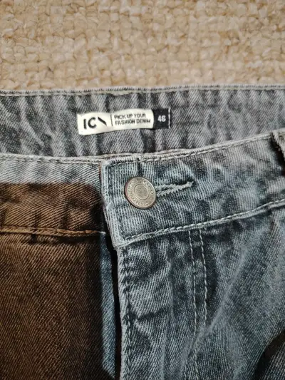 Jeans grises con diseño de estrellas desgastadas - miniatura 3