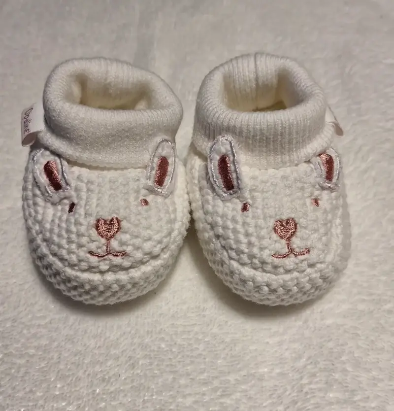 Zapatos de bebé tejidos con diseño de conejo - RN