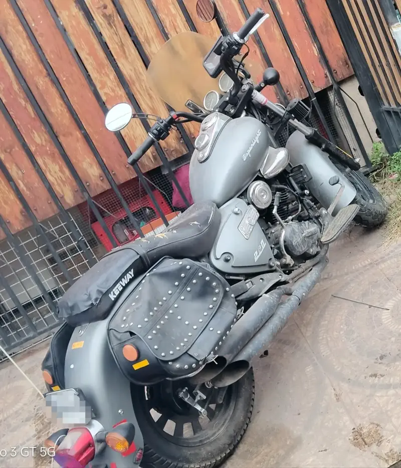 Moto Keeway Superlight 200cc con alforjas - 2