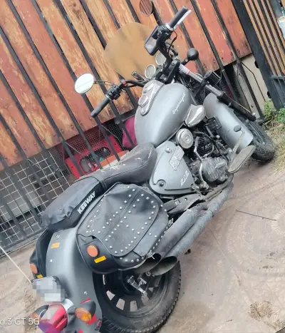 Moto Keeway Superlight 200cc con alforjas - miniatura 2