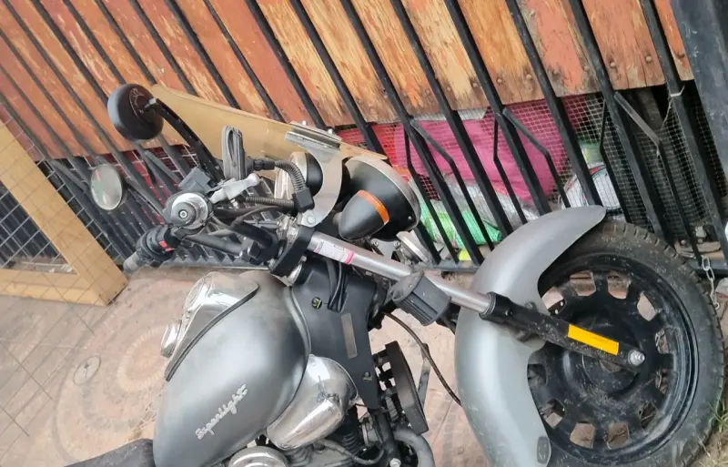 Moto Keeway Superlight 200cc con alforjas - 3