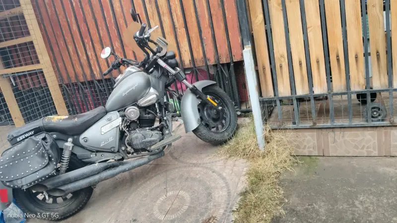 Moto Keeway Superlight 200cc con alforjas - 4