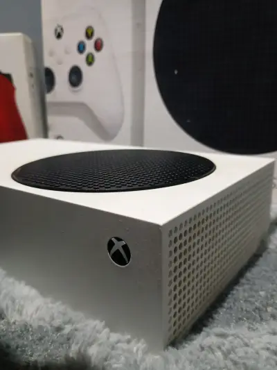 Consola Xbox Series S con Control Pulse Red - miniatura 2