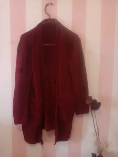 Cárdigan largo de lana rojo para mujer - miniatura 1