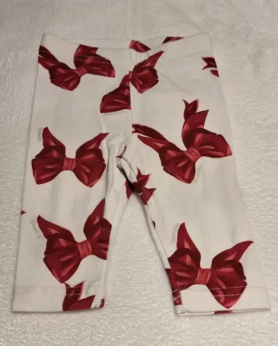 Vestido con calza de bebé blanco y rojo con lazo. - miniatura 2