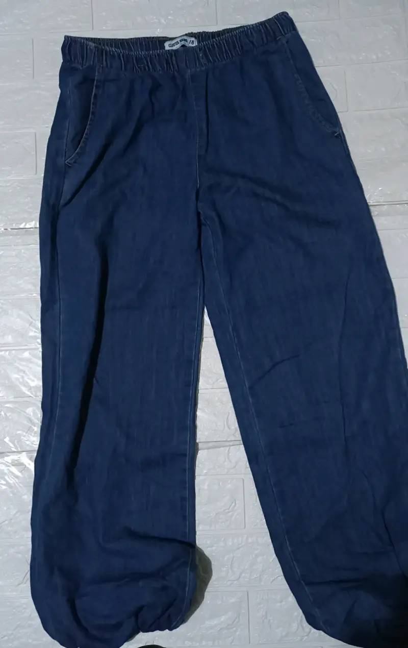 Pantalon jogger de mezclilla azul para niña