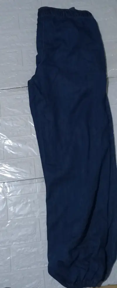 Pantalon jogger de mezclilla azul para niña - miniatura 2