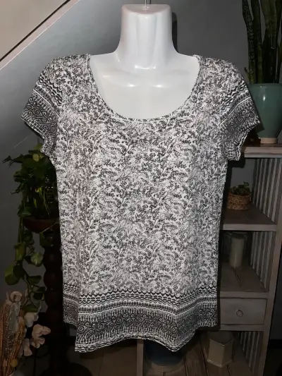 Polera Esprit estampada en blanco y negro - miniatura 1