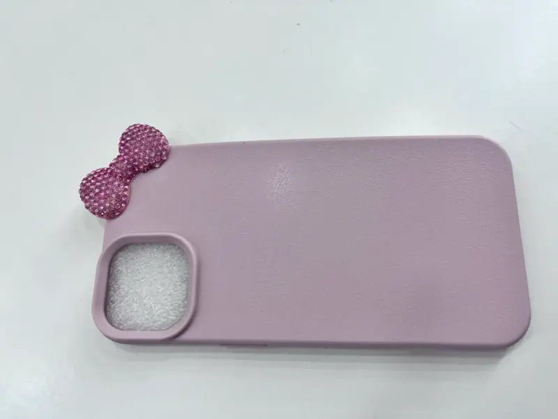 Funda de hello kitty iPhone 13 y 14 - 2