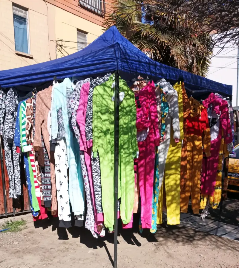 Pijamas enteros de colores para adultos
