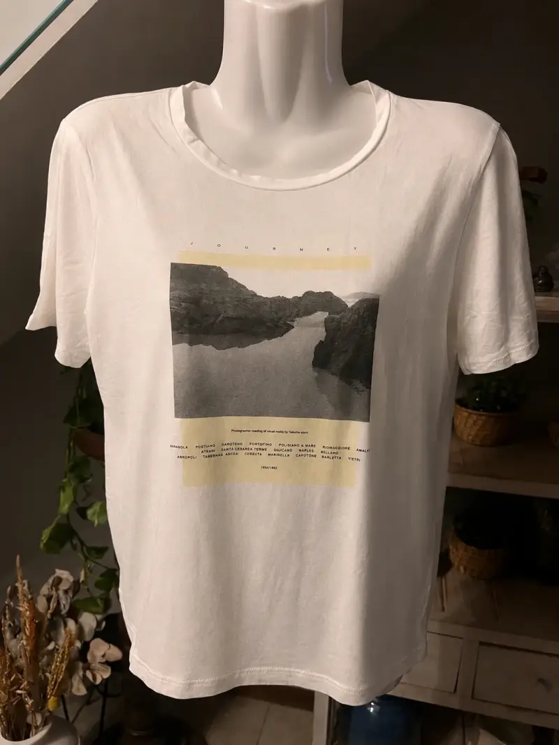 Polera Mango blanca con estampado de paisaje - 1