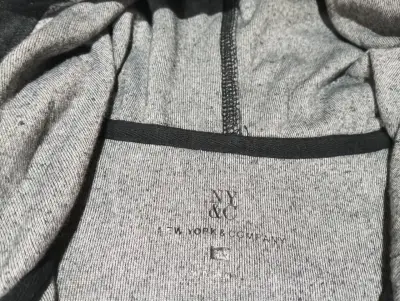 Polerón con capucha negro unisex - miniatura 2