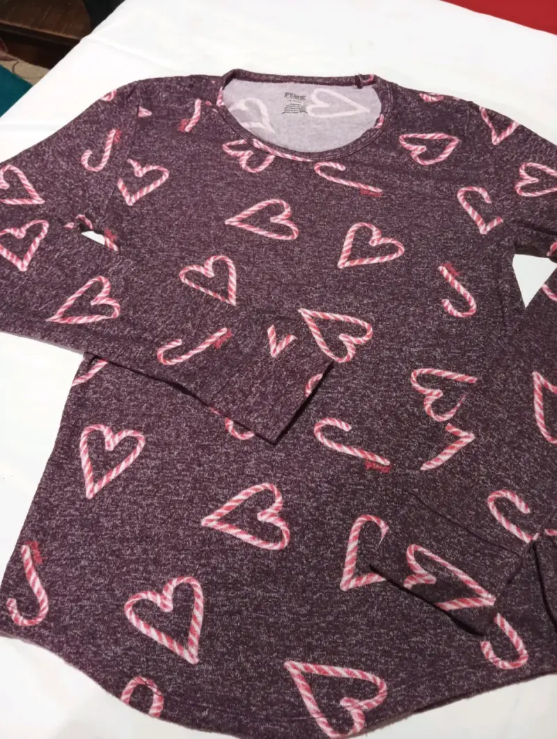 Polera manga larga PINK con diseño de corazones - 1