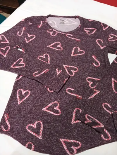 Polera manga larga PINK con diseño de corazones - miniatura 1