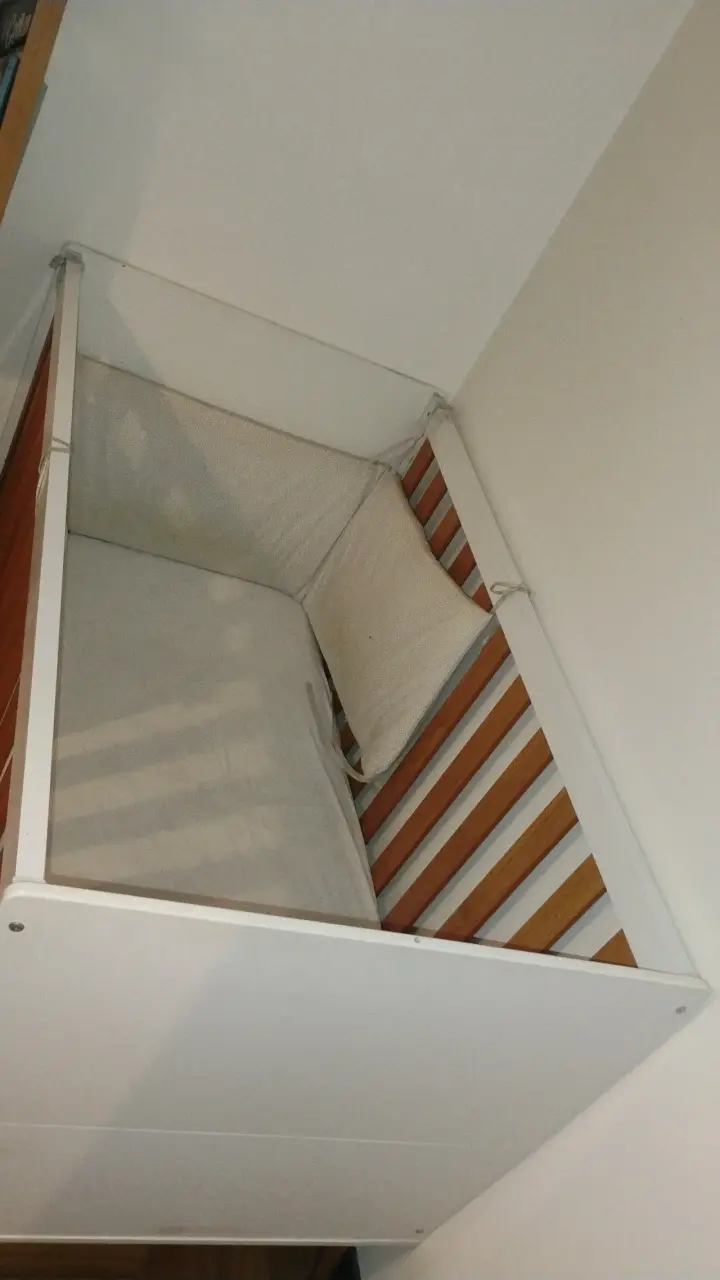 Cuna de madera para bebé con colchón - 1