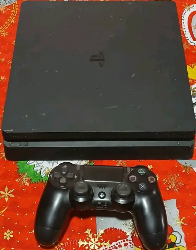 Consola de videojuegos PlayStation 4 con control