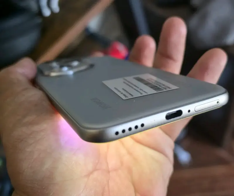 Smartphone Honor 400 pro con funda y cargador - 3