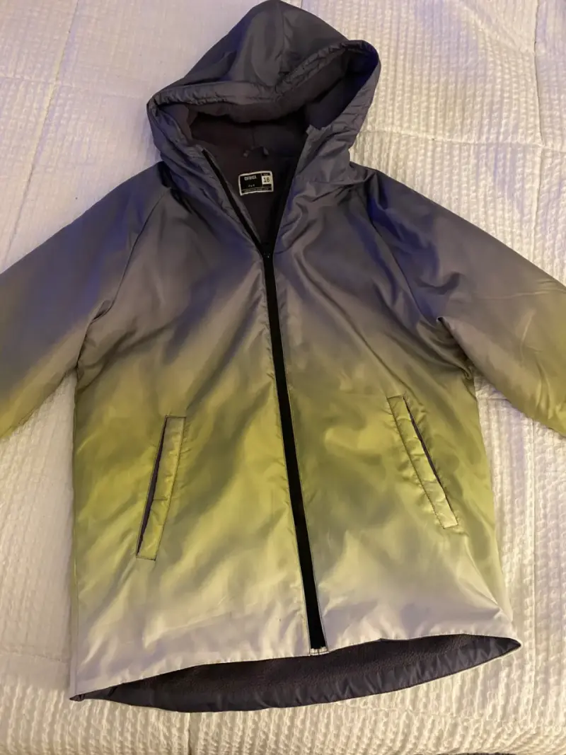 Chaqueta impermeable con capucha para hombre - 1
