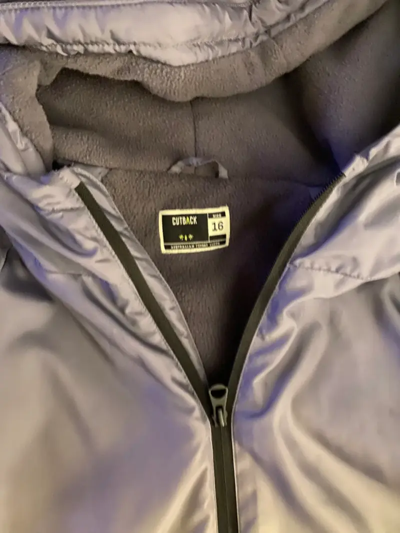 Chaqueta impermeable con capucha para hombre - 2