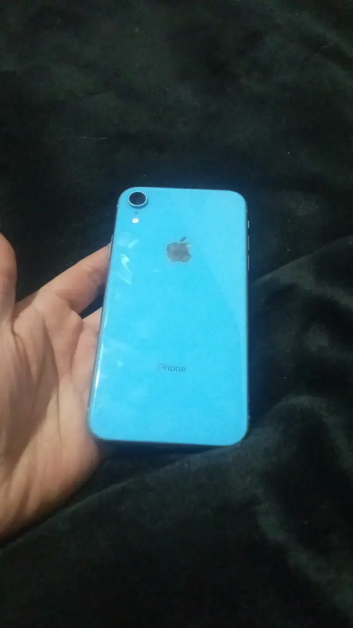iPhone XR azul en buen estado - 2