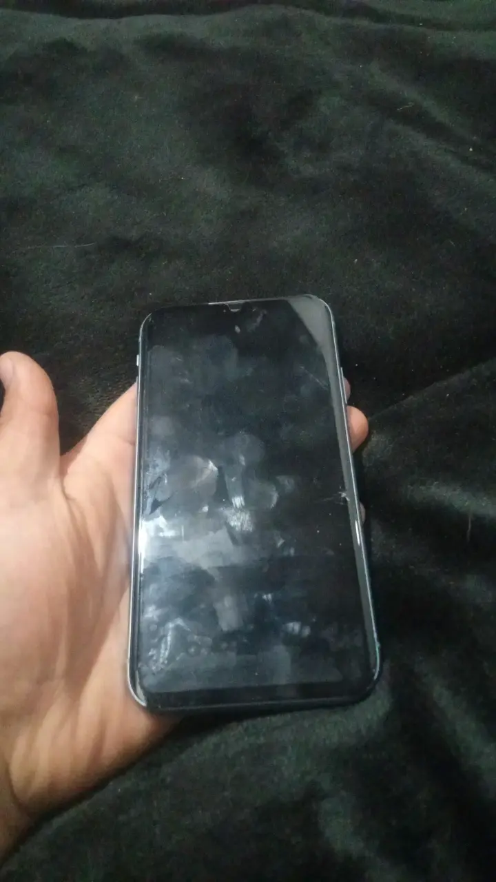 iPhone XR azul en buen estado - 3