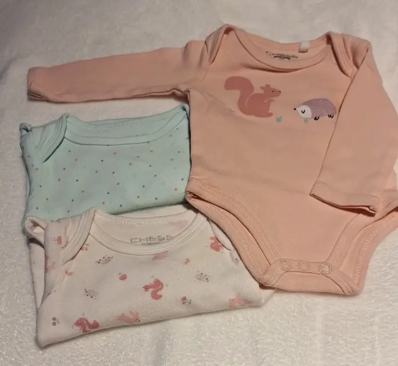Conjunto de bodys para bebé. T-RN