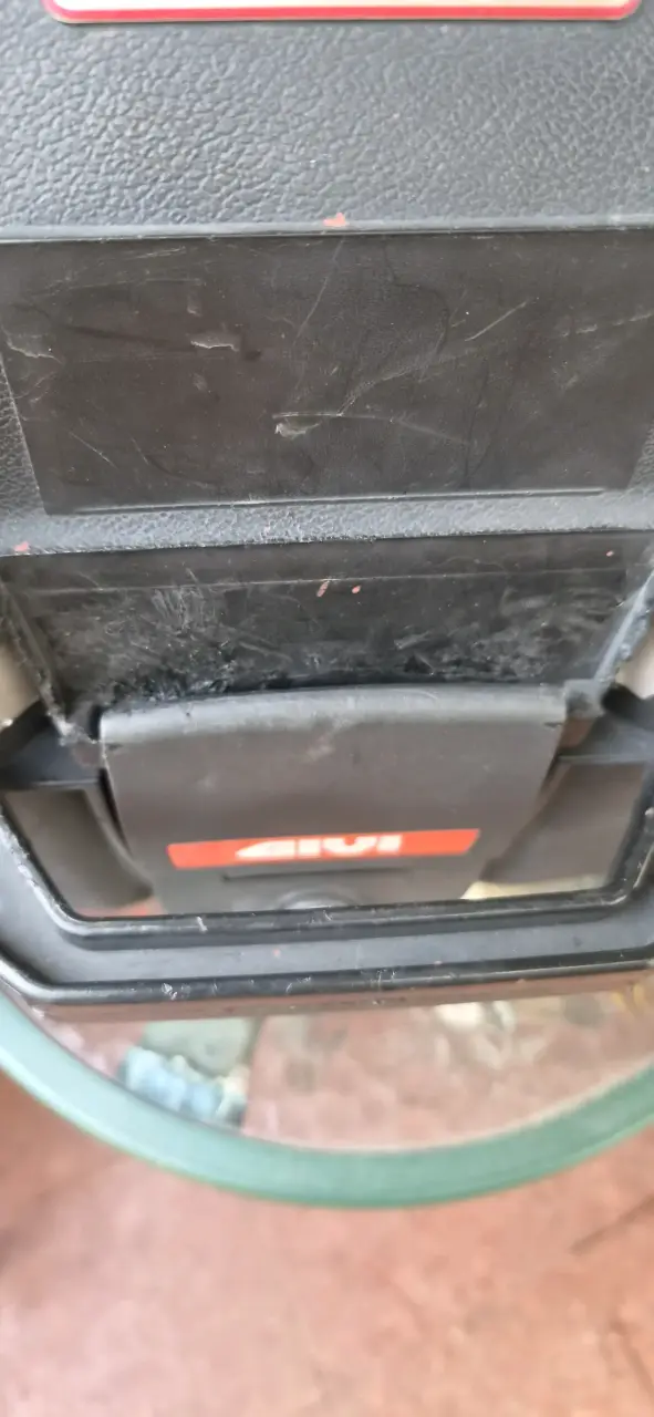 Baúl trasero para moto Givi sin cerradura - 3