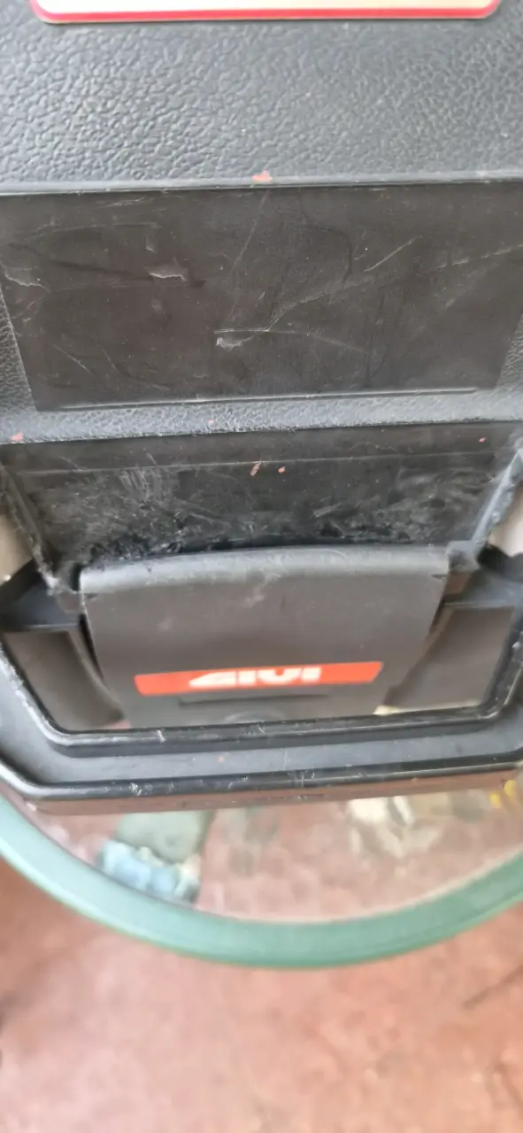 Baúl trasero para moto Givi sin cerradura - 4