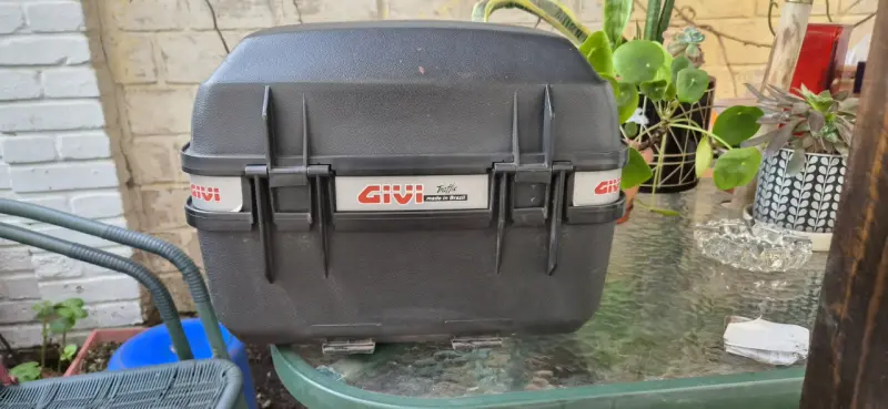 Baúl trasero para moto Givi sin cerradura - 6