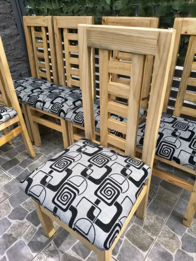 Juego de sillas de madera con cojín estampado - miniatura 2