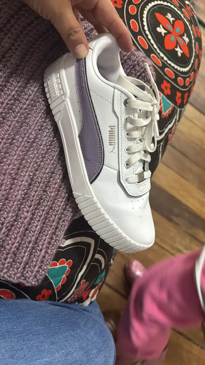 Zapatillas deportivas blancas y lilas Puma para mujer - 1