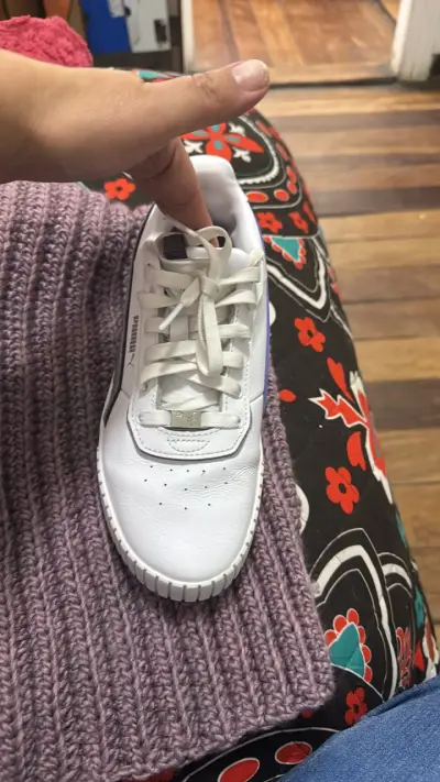 Zapatillas deportivas blancas y lilas Puma para mujer - miniatura 2