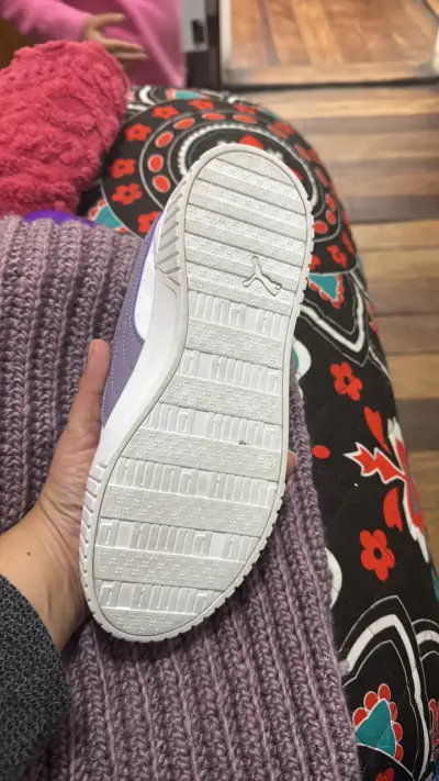 Zapatillas deportivas blancas y lilas Puma para mujer - miniatura 3