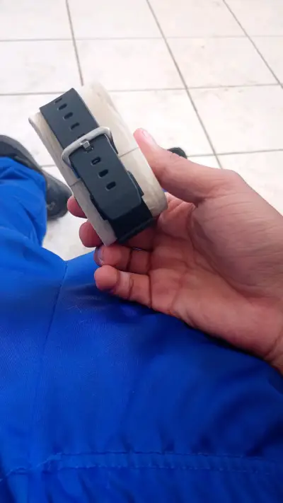 Reloj de pulsera con correa metálica y esfera azul - miniatura 5
