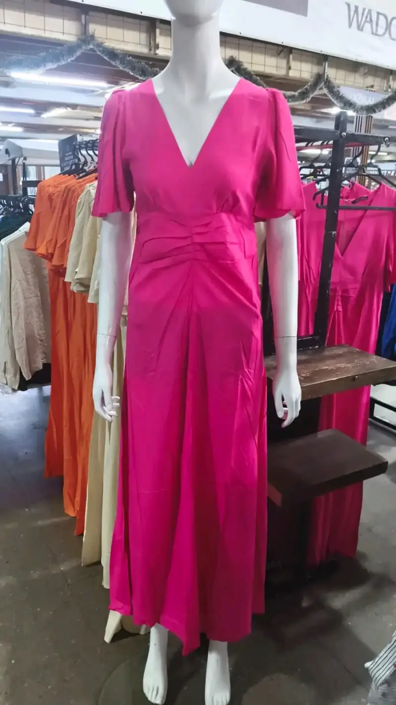 Vestido largo Wados fucsia con escote en V - 1