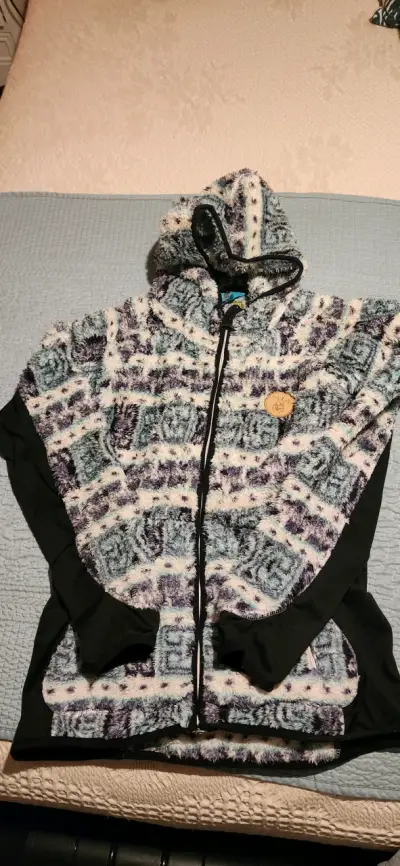 Chaqueta de felpa con capucha para mujer - miniatura 1