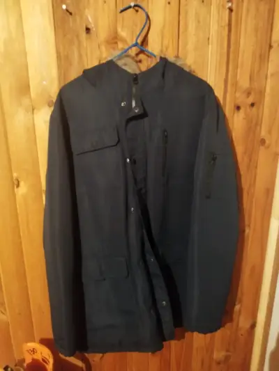 Chaqueta de invierno con capucha y forro de piel sintética - miniatura 2