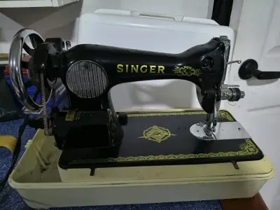 Máquina de Coser Singer Antigua en Buen Estado - miniatura 2
