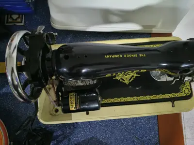 Máquina de Coser Singer Antigua en Buen Estado - miniatura 4