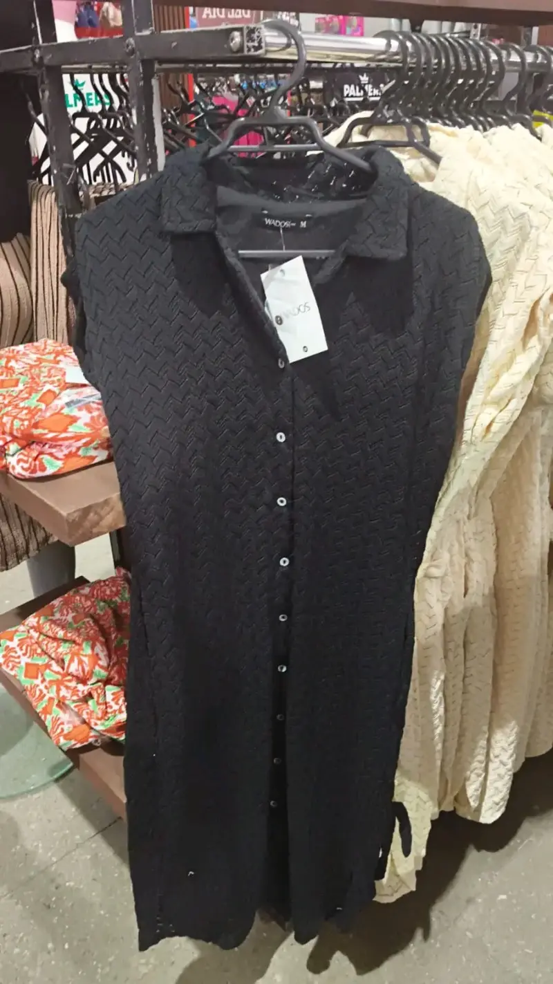 Vestido camisero negro Wados con textura - 1