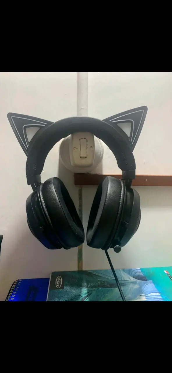 Audífonos gamer con orejas de gato LED Razer Cat v - 1