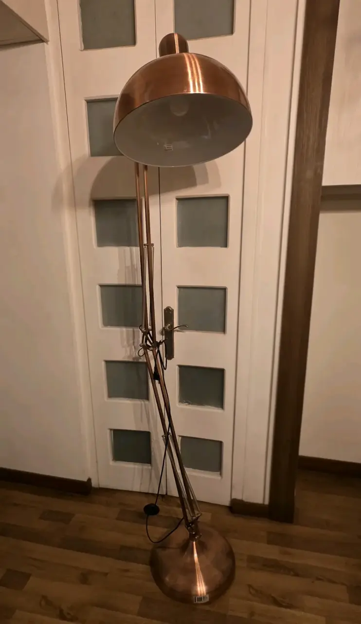 Lámpara de pie de cobre estilo moderno - 1