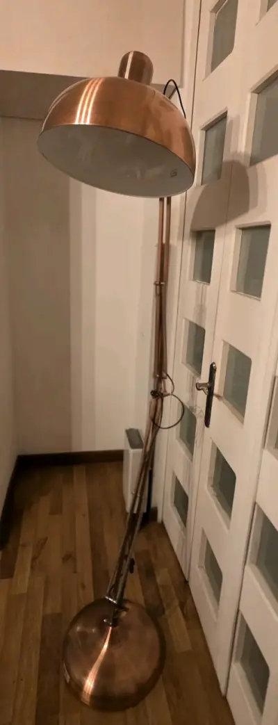 Lámpara de pie de cobre estilo moderno - miniatura 2