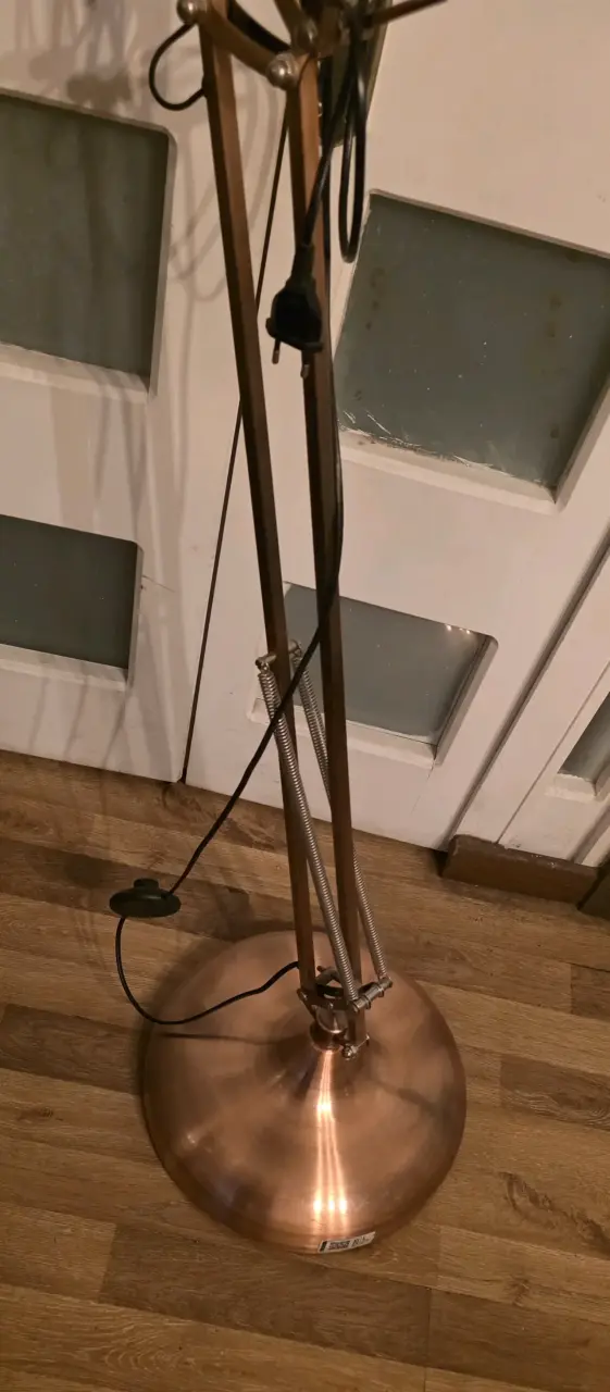 Lámpara de pie de cobre estilo moderno - 4