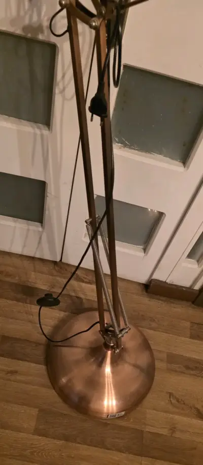 Lámpara de pie de cobre estilo moderno - miniatura 4
