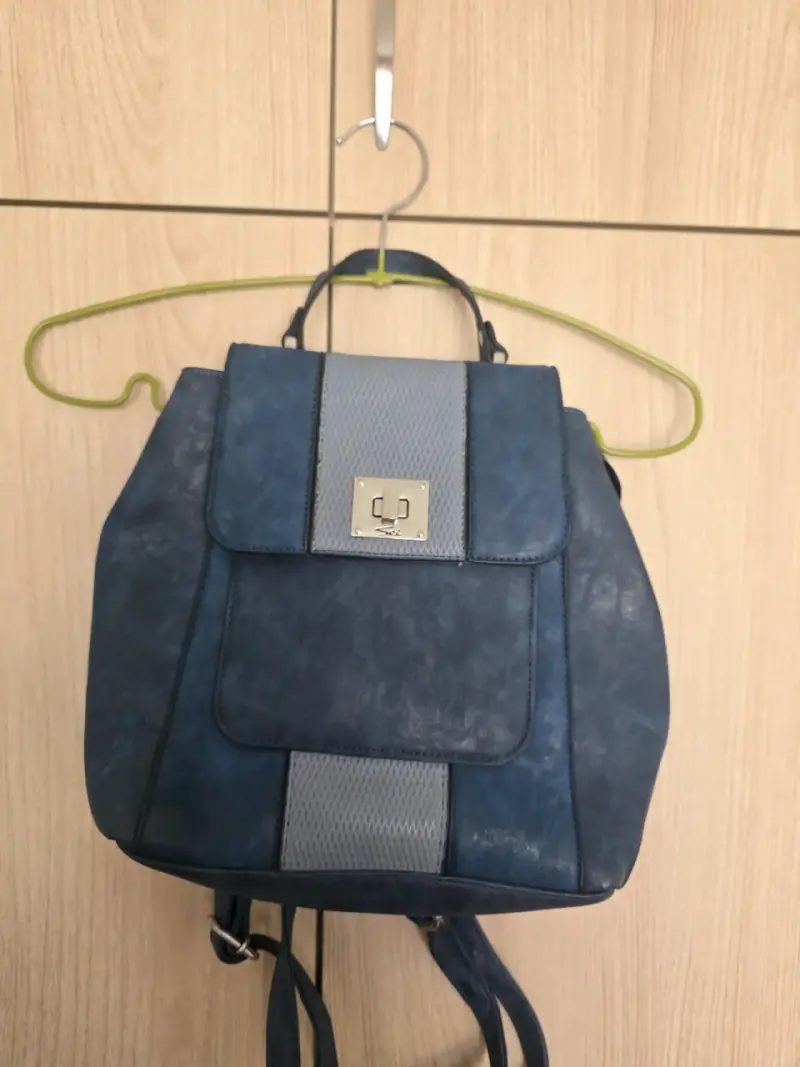 Mochila de cuero sintético azul y gris - 1